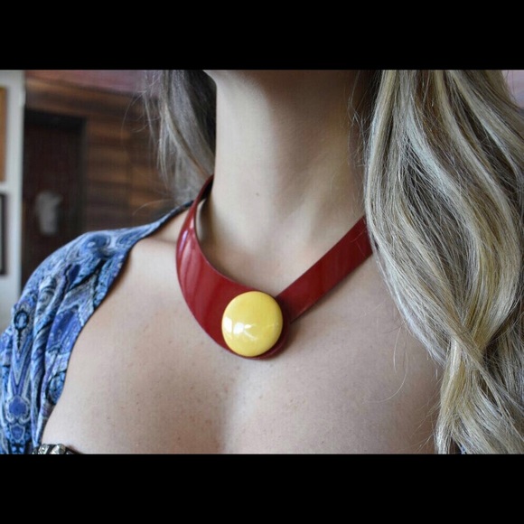 Beautiful leather and acrylic necklace - Picture 3 of 4